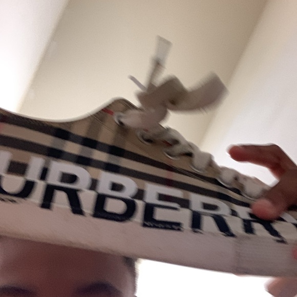 The Burberry in good condition I just need a some new shoes - Picture 10 of 16